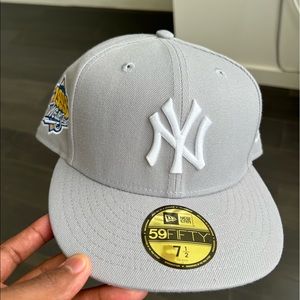 New York Yankees 1999 World Series Exclusive NewEra 59Fifty Fitted Hat Pink Brim